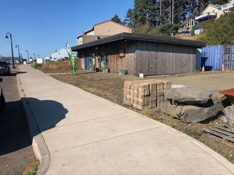 view of yachats cannabis co from the pedestrian walkway south of the entrance