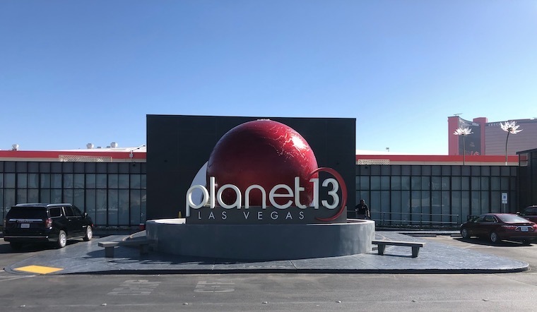 planet13 red ball fountain 